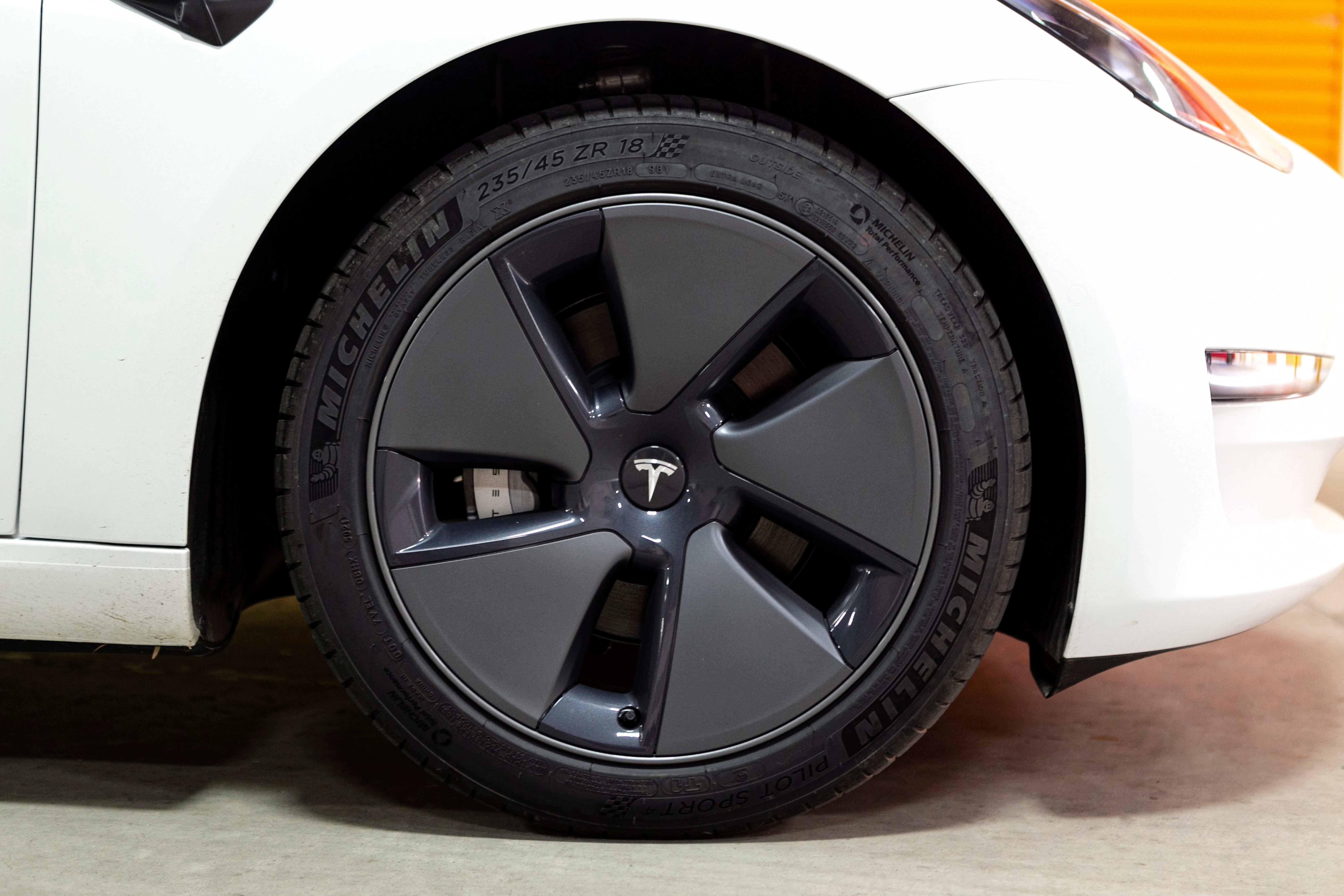 Tesla now covered by Bendix EV-Hybrid pad range-image