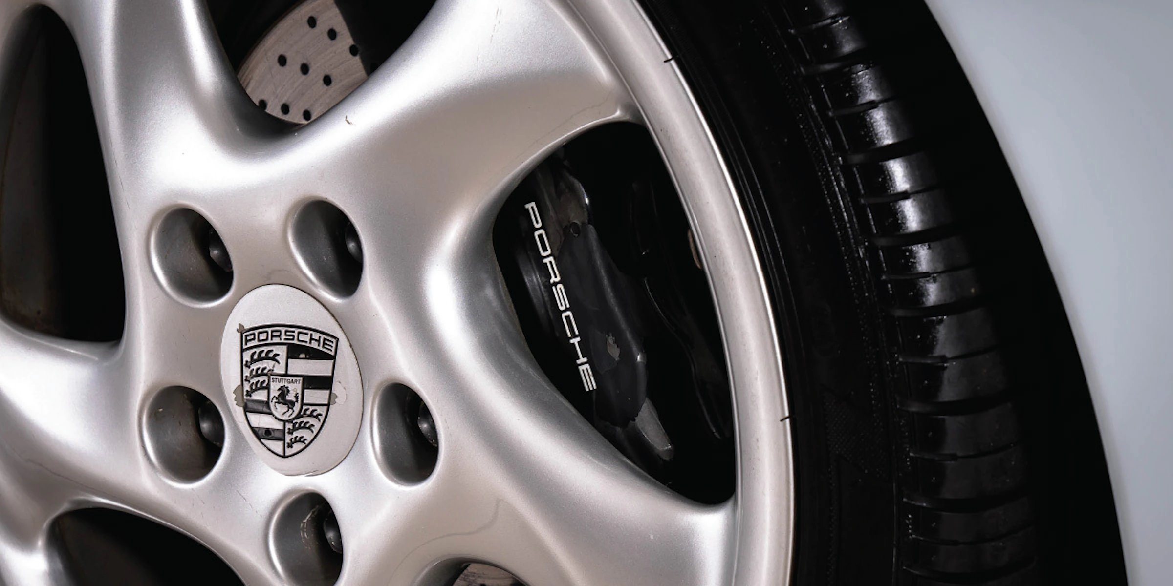 What causes brake dust and how to reduce it-image